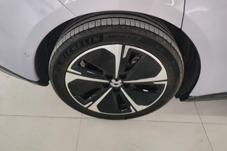 Used Nio ET5 2025 75 kWh Right Rear Wheel Hub