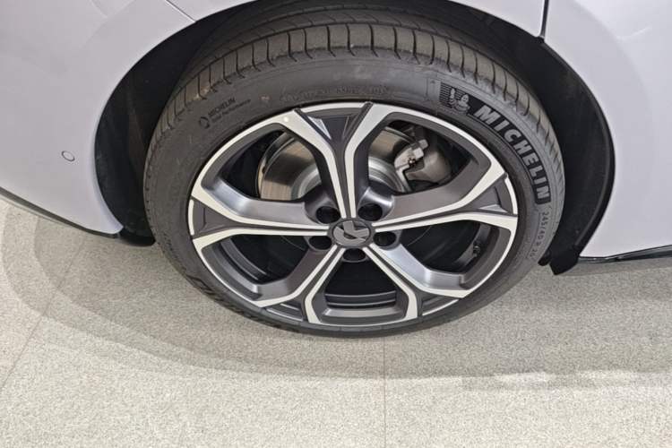 Used Nio ET5 2025 100 kWh Right Rear Wheel Hub