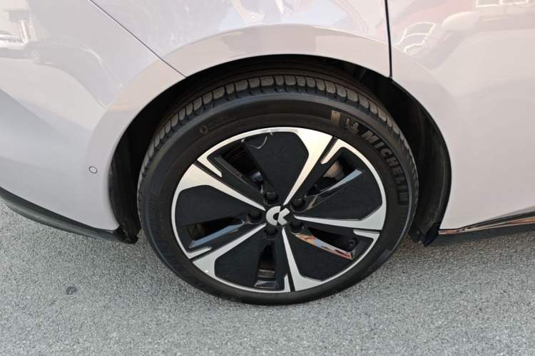 Used Nio ET5 2025 75 kWh Right Rear Wheel Hub