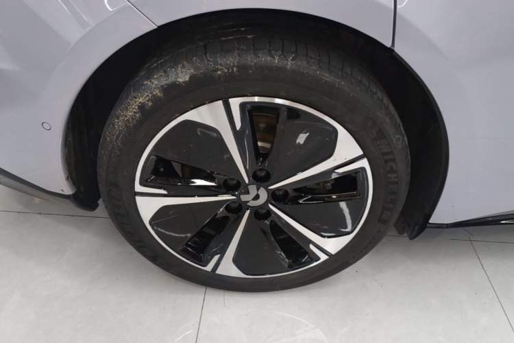 Used Nio ET5 2025 75 kWh Right Rear Wheel Hub