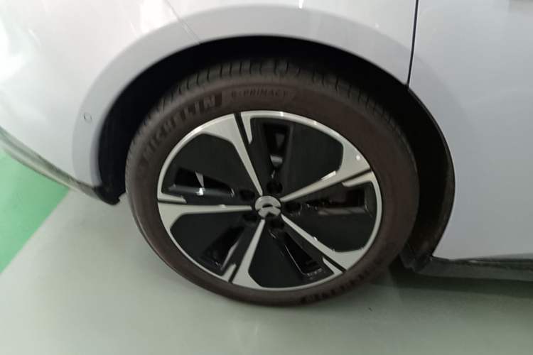 Used Nio ET5 2025 75 kWh Right Rear Wheel Hub