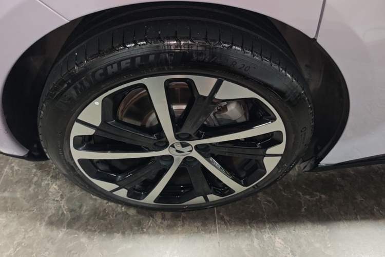 Used Nio ET5 2025 75 kWh Right Rear Wheel Hub