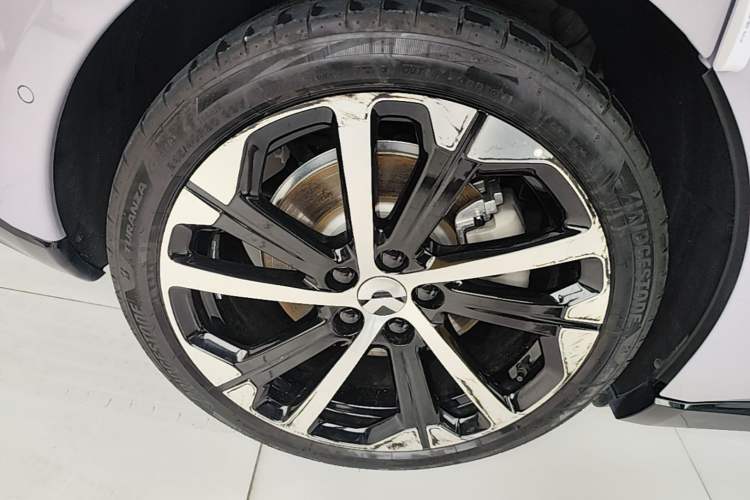 Used Nio ET5 2025 75 kWh Right Rear Wheel Hub