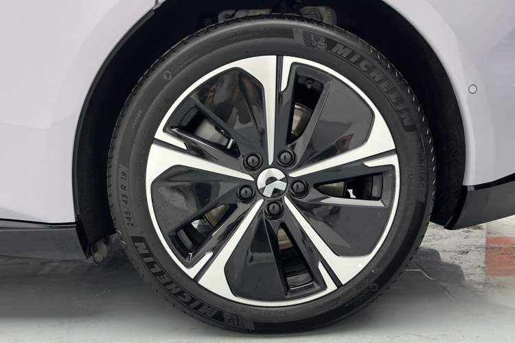 Used Nio ET5 2025 75 kWh Right Rear Wheel Hub