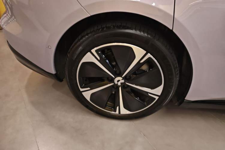 Used Nio ET5 2025 75 kWh Right Rear Wheel Hub