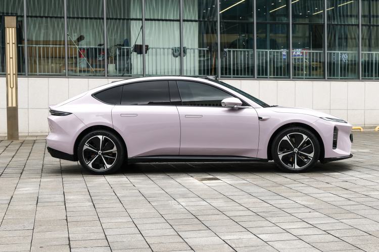 Used Nio ET5 2025 75 kWh Right Side