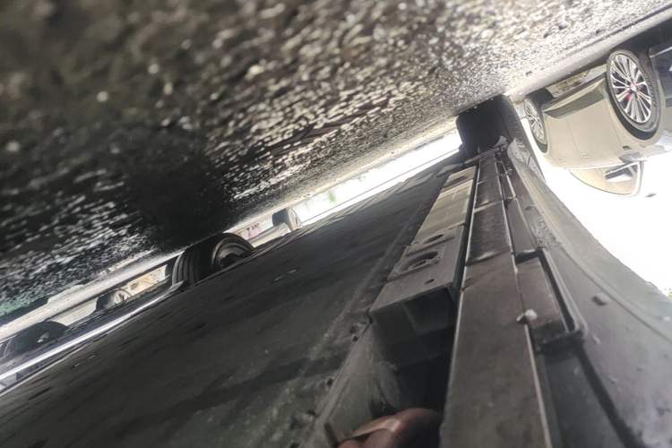 Used Nio ET5 2025 75 kWh Right Side Sill