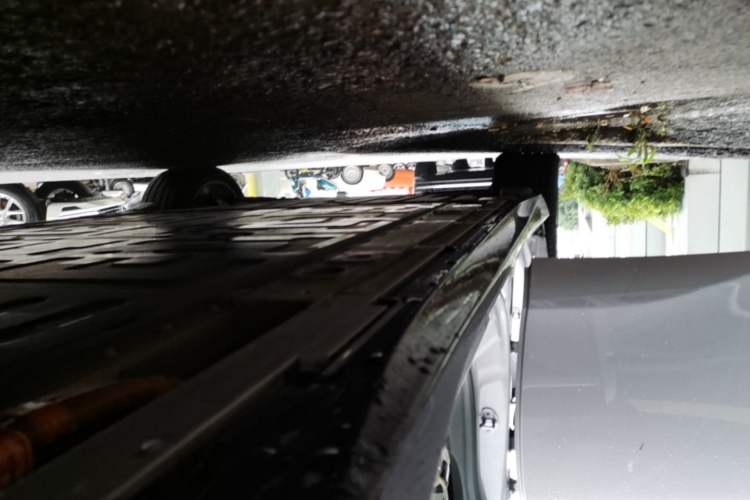 Used Nio ET5 2025 75 kWh Right Side Sill