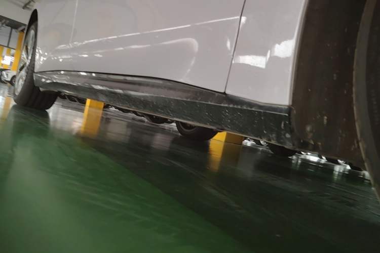 Used Nio ET5 2025 75 kWh Right Side Sill