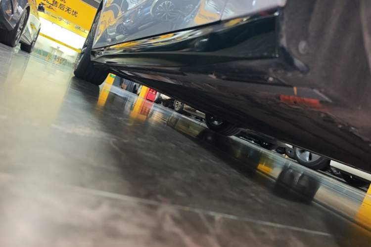 Used Nio ET5 2025 75 kWh Right Side Sill