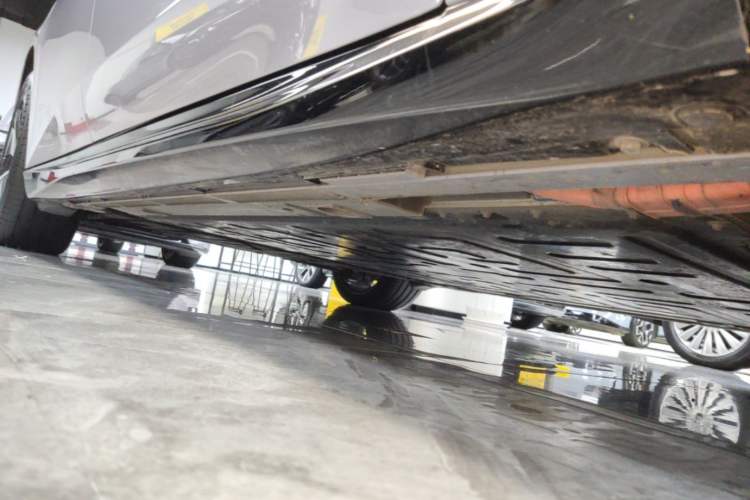 Used Nio ET5 2025 75 kWh Right Side Sill