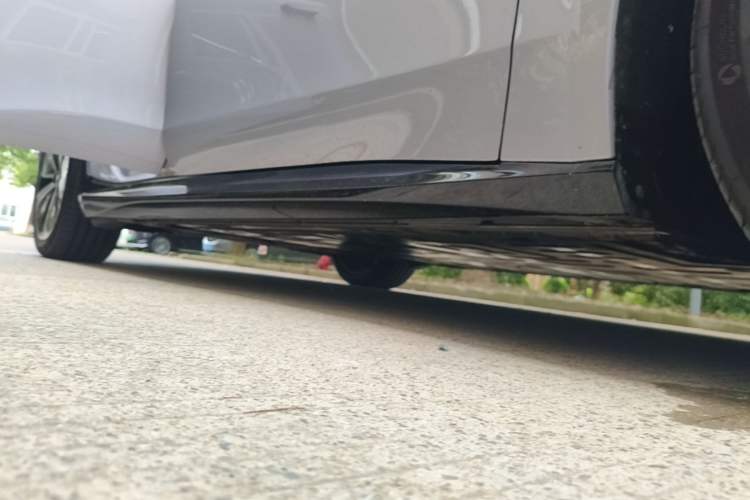 Used Nio ET5 2025 75 kWh Right Side Sill