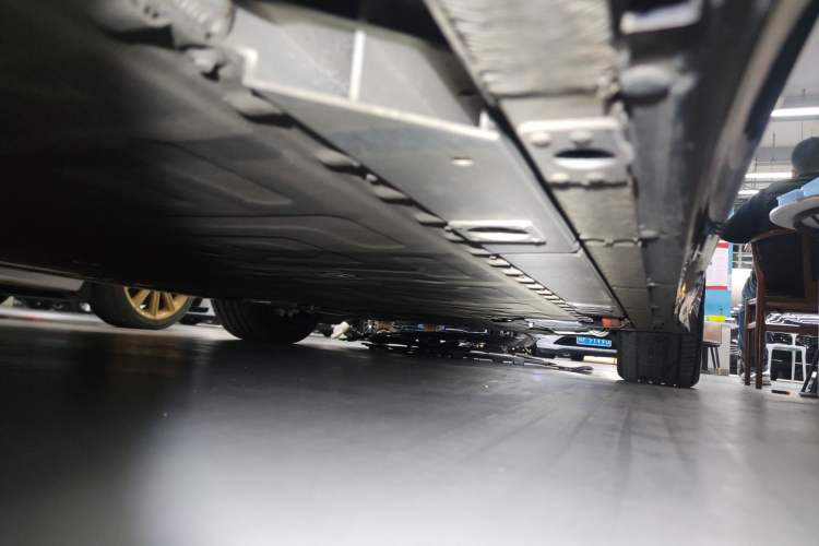 Used Nio ET5 2025 75 kWh Right Side Sill