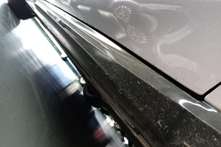 Used Nio ET5 2025 75 kWh Right Side Sill