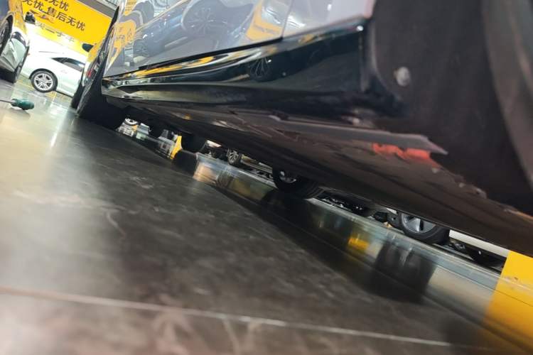 Used Nio ET5 2025 75 kWh Right Side Sill