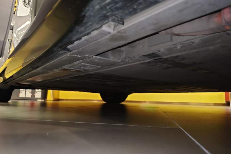 Used Nio ET5 2025 75 kWh Right Side Sill