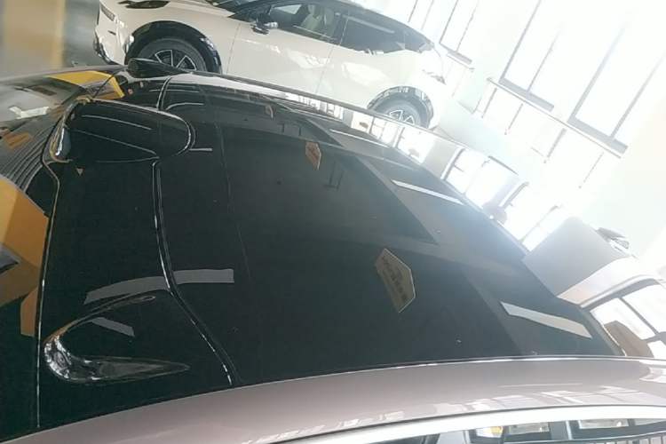 Used Nio ET5 2025 75 kWh Roof