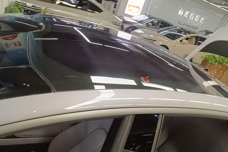 Used Nio ET5 2025 75 kWh Roof