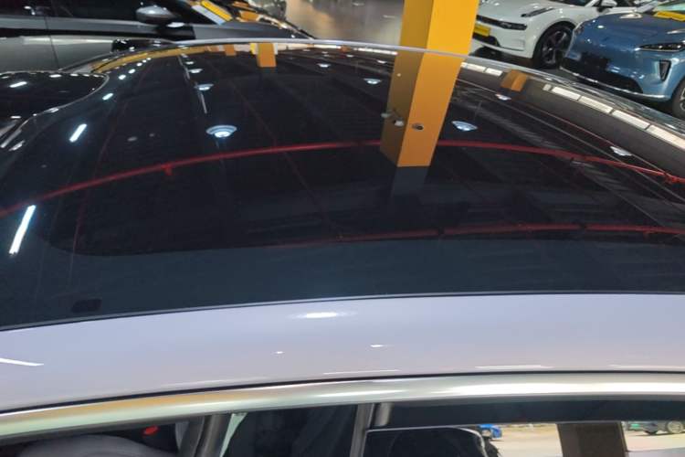 Used Nio ET5 2025 75 kWh Roof
