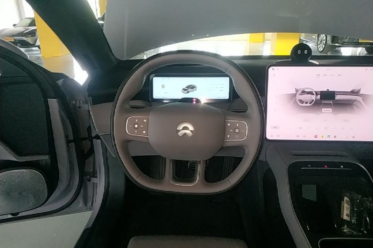 Used Nio ET5 2025 75 kWh Steering Wheel
