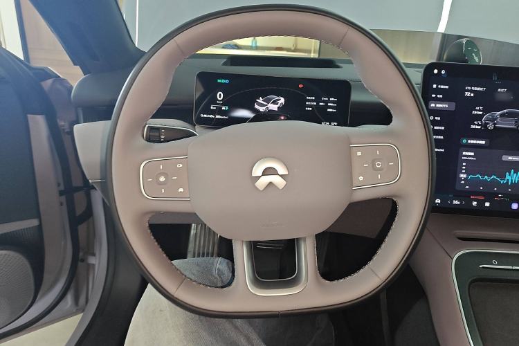 Used Nio ET5 2025 75 kWh Steering Wheel