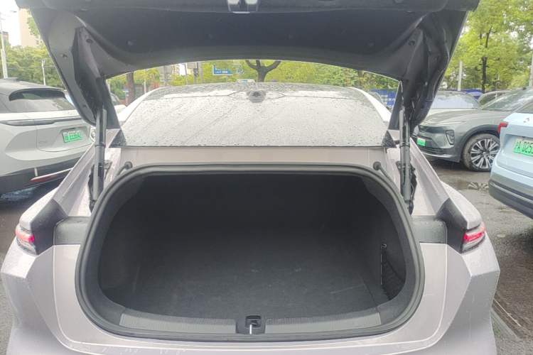 Used Nio ET5 2025 75 kWh Trunk