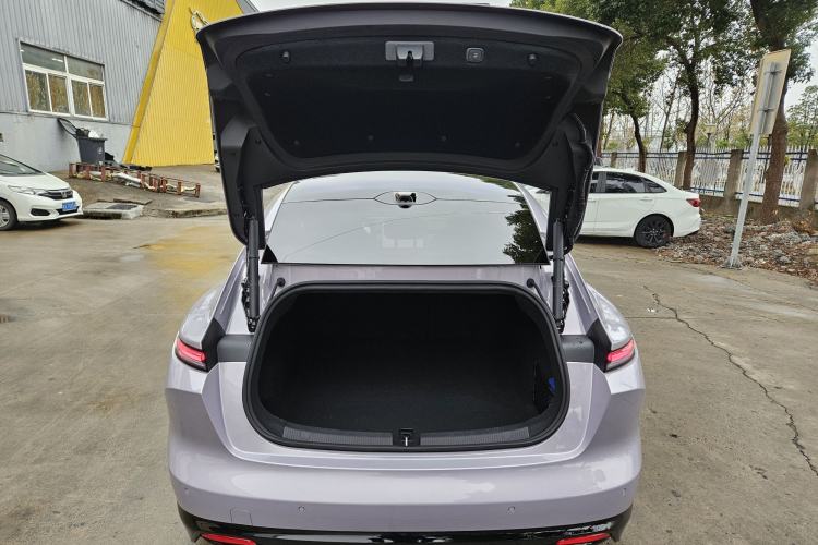 Used Nio ET5 2025 75 kWh Trunk