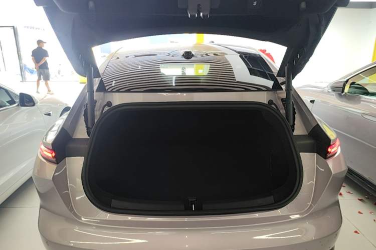 Used Nio ET5 2025 75 kWh Trunk