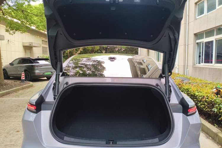 Used Nio ET5 2025 75 kWh Trunk