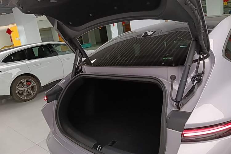 Used Nio ET5 2025 75 kWh Trunk