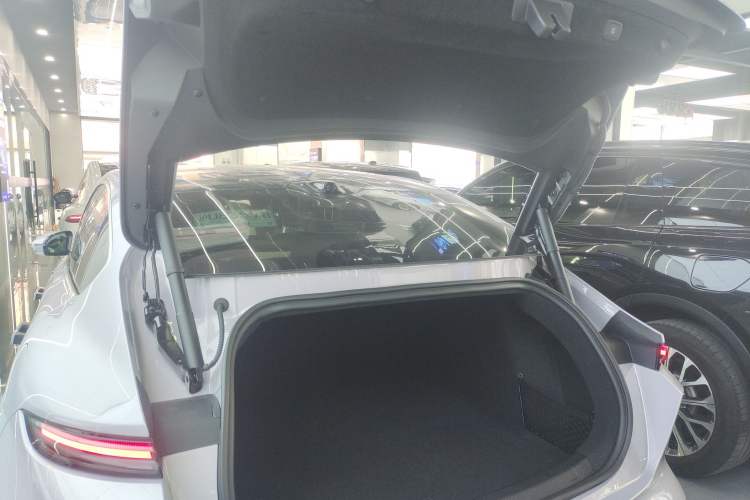 Used Nio ET5 2025 75 kWh Trunk