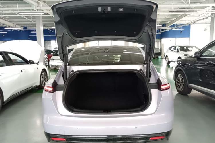 Used Nio ET5 2025 75 kWh Trunk