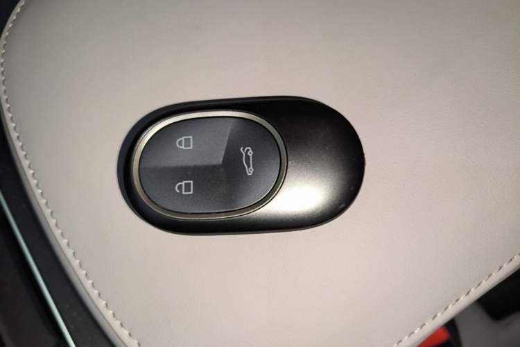 Used Nio ET5 2025 75 kWh Vehicle Key