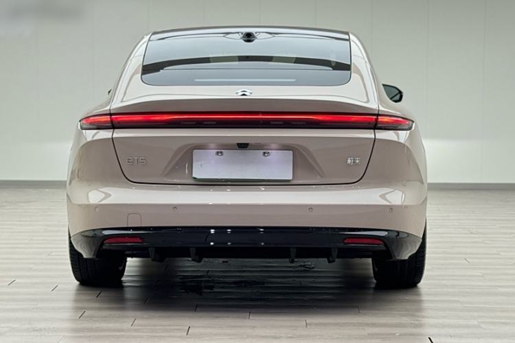 Used Nio ET5 2025 75 kWh Exterior 4