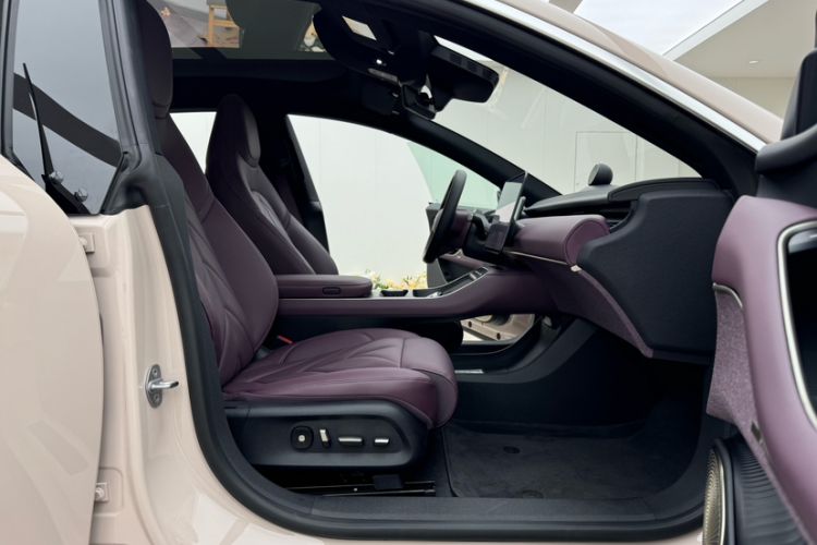 Used Nio ET5 2025 75 kWh Interior 13