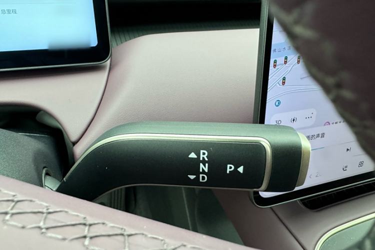 Used Nio ET5 2025 75 kWh Interior 14