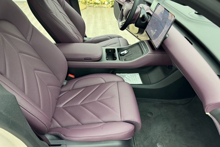 Used Nio ET5 2025 75 kWh Interior 7