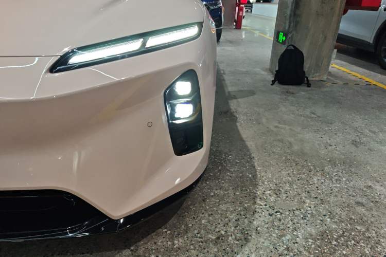 Used Nio ET5 2025 75 kWh Left Front Headlight