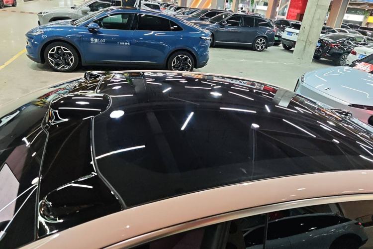 Used Nio ET5 2025 75 kWh Roof