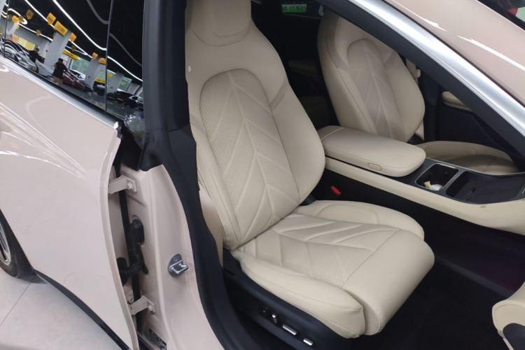 Used Nio ET5 2025 75 kWh Right Front Seat