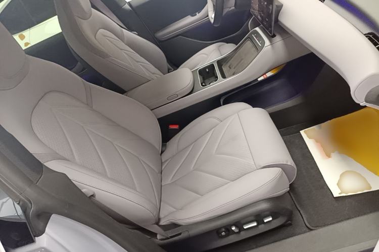 Used Nio ET5 2025 75 kWh Right Front Seat