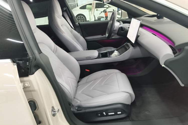 Used Nio ET5 2025 75 kWh Right Front Seat