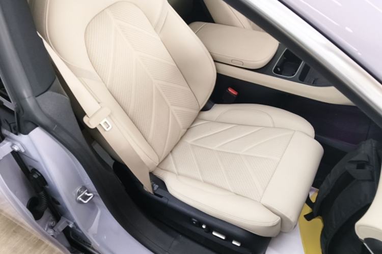 Used Nio ET5 2025 75 kWh Right Front Seat