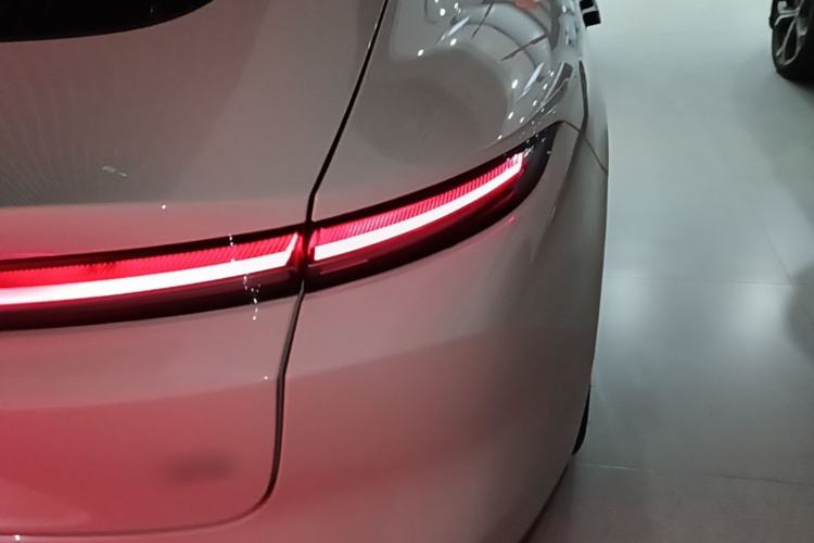 Used Nio ET5 2025 75 kWh Right Rear Taillight