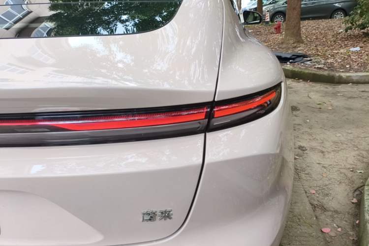 Used Nio ET5 2025 75 kWh Right Rear Taillight
