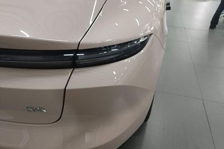 Used Nio ET5 2025 75 kWh Right Rear Taillight