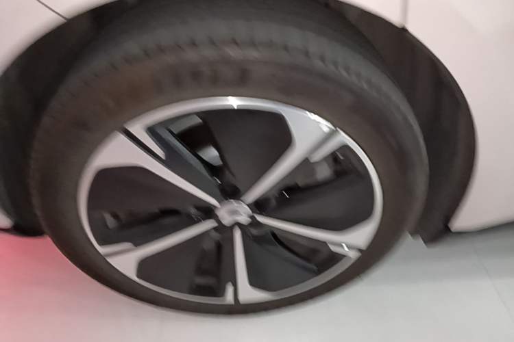 Used Nio ET5 2025 75 kWh Right Rear Wheel Hub