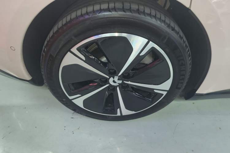 Used Nio ET5 2025 100 kWh Right Rear Wheel Hub