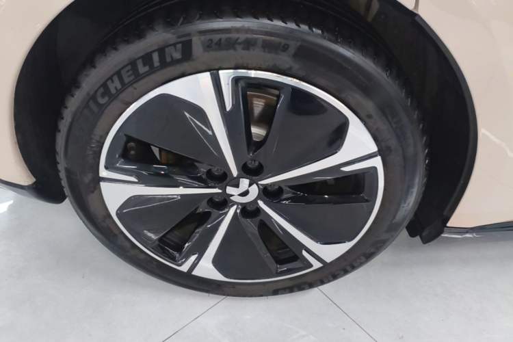 Used Nio ET5 2025 75 kWh Right Rear Wheel Hub
