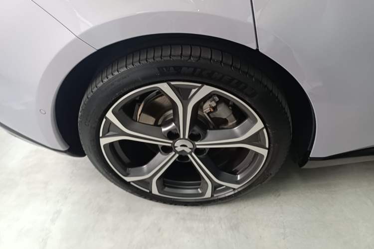 Used Nio ET5 2025 75 kWh Right Rear Wheel Hub